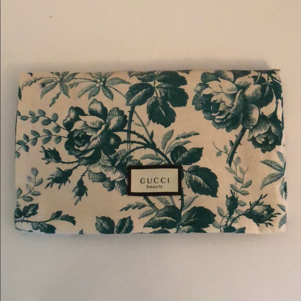 Gucci Beauty Magnetic Closure Green Floral Bag